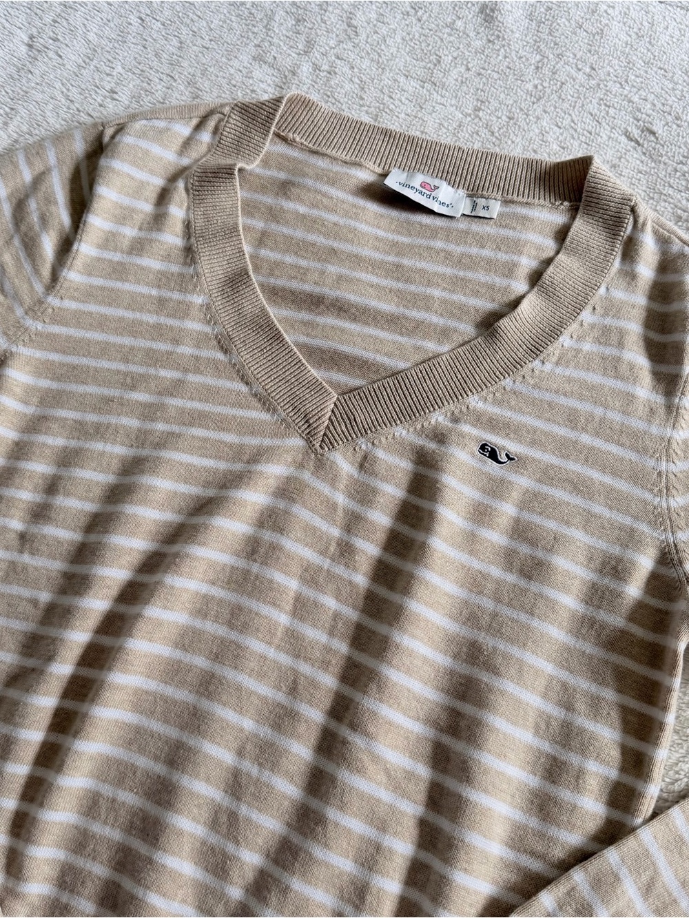 Vineyard Vines Heritage Stripe Women's Tan
White V Neck Sweater‎ Size XS Preppy